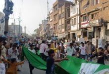 कानपुर-में-मोहर्रम-की-चार-तारीख-को-अलम-का-जुलूस-निकालते-अकीदतमंद।