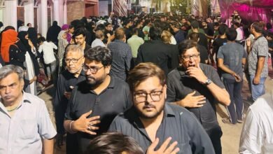 ग्वालटोली-स्थित-मकबरे-से-अलम-का-जुलूस-निकालते-अजादार।