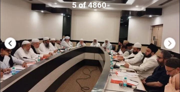 नई-दिल्ली-में-सोमवार-को-पर्सनल-लॉ-बोर्ड-की-बैठक-में-शामिल-कार्यकारिणी-के-सदस्य
