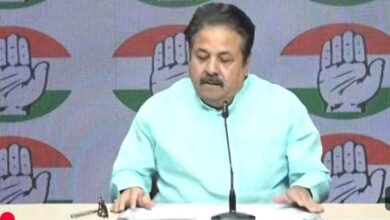 नई-दिल्ली-स्थित-कांग्रेस-मुख्यालय-पर-प्रेस-कांफ्रेंस-करते-राज्यसभा-सदस्य-राजीव-शुक्ला।