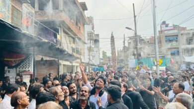 यौमे-आशूरा-को-इमाम-हुसैन-की-शहादत-पर-मातम-करते-अजादार।.