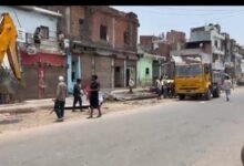 शहर-में-बुल्डोजर-से-हटाया-गया-अतिक्रमण