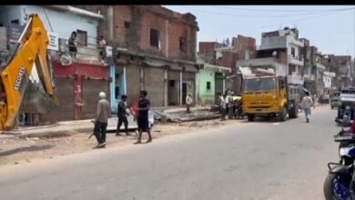 शहर-में-बुल्डोजर-से-हटाया-गया-अतिक्रमण
