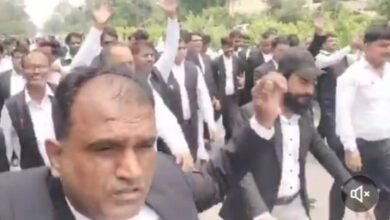 अयोध्या-में-राम-मंदिर-में-चंदा-चोरी-के-खिलाफ-आक्रोश-जताते-अधिवक्ता