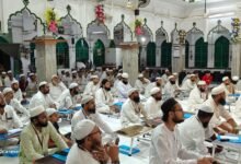 जाजमऊ-स्थित-अशरफाबाद-मस्जिद-में-बैठक-करते-जमीयत-उलमा-के-सदस्य।
