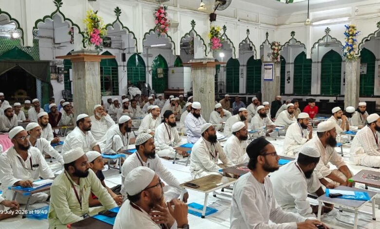 जाजमऊ-स्थित-अशरफाबाद-मस्जिद-में-बैठक-करते-जमीयत-उलमा-के-सदस्य।