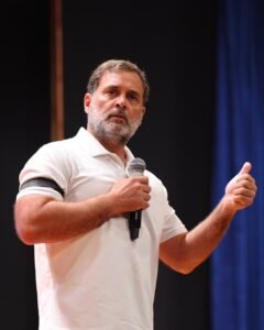 नई-दिल्ली-में-प्रेस-कांफ्रेस-करते-नेता-विरोधी-दल-राहुल-गांधी।