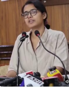 प्रेस-कांफ्रेंस-करतीं-आईसा-अध्यक्ष-नेहा-बोरा।