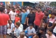 बंगाल-में-बच्ची-से-रेप-औऱ-हत्या-के-खिलाफ-आक्रोशित-लोग
