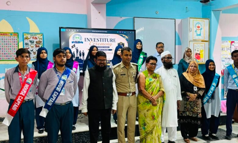 ब्रिलियंट ओरिएंटल स्कूल में छात्र पदाधिकारियों के साथ एसपी अभिमन्यु मांगलिक व चेयरमैन व अन्य।