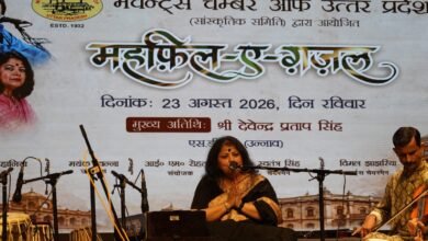 गजल-की-महफिल-में-समां-बांधतीं-कलाकार