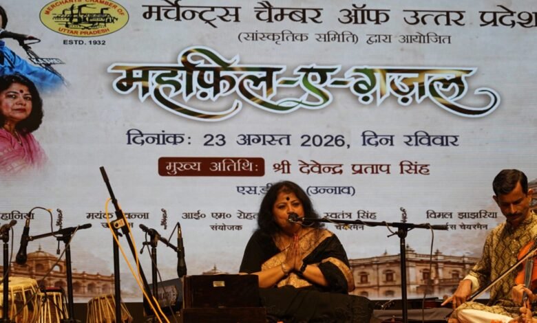 गजल-की-महफिल-में-समां-बांधतीं-कलाकार
