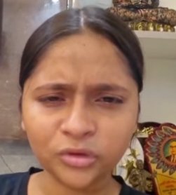 राहुल गांधी से न्याय की गुहार लगाती पीड़ित दलित युवती निशु। 